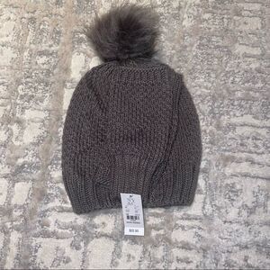 🏷️ 5 for $25 - NWT New York & Company Pom Pom Hat Set